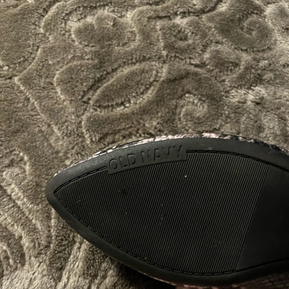Old navy faux snake skin flats. - Picture 4 of 6